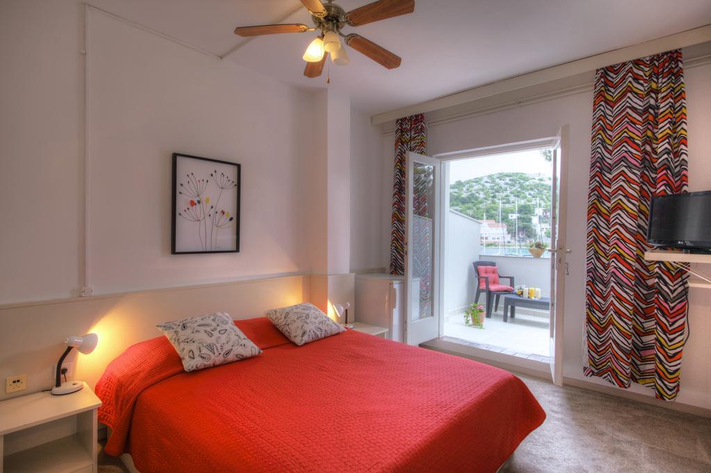 Gina Bed & Breakfast Tisno Room photo